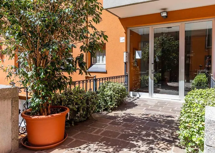 Duomo 10Min - Shopping District Apartment